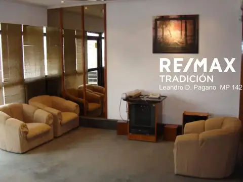 OFICINA EQUIPADA EN VENTAFRENTE A LA PLAZA CENTRAL