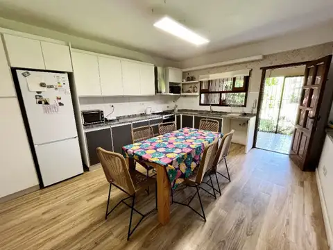 Casa en Venta con 3 cocheras