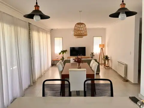 Casa en Alquiler Temporal en Pilar del Este - San Ramiro, USD 5.000