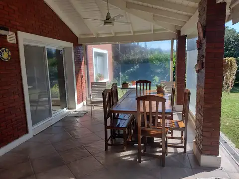 Casa 7 ambientes con 4 baños