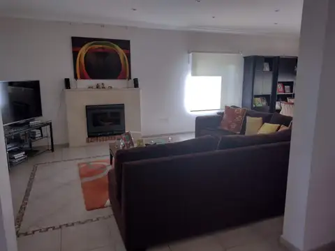 Excelente casa en Country Golfers en dos plantas, muy comoda, impecable