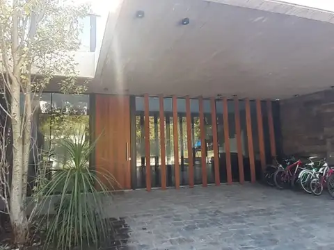 Casa en Venta con 4 cocheras