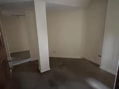 AV. HIPOLITO YRIGOYEN al 400