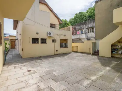 Casa 7 ambientes con 5 baños