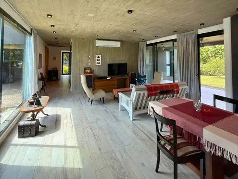 Casa 3 ambientes con 2 baños