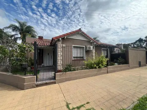 Venta de Chalet 4 AMBIENTES en Castelar, Morón.