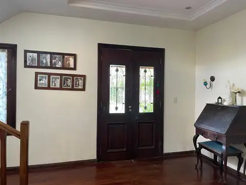 Casa 9 ambientes con 5 baños