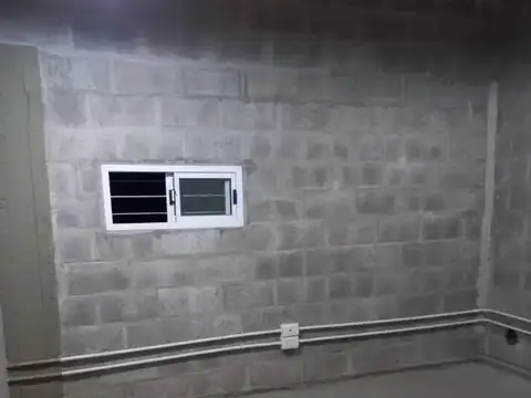 Galpon en Alquiler 27  mts Fondo