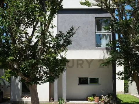 Venta Casa , Barrio cerrado con Portón