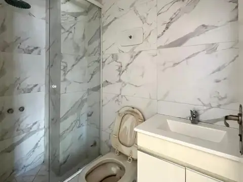 Oficina 6 ambientes con 2 baños