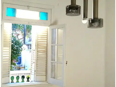 Casa 7 ambientes con 2 baños