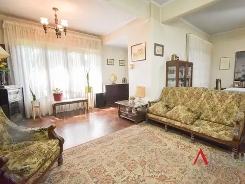 Casa en Venta con 7 cocheras