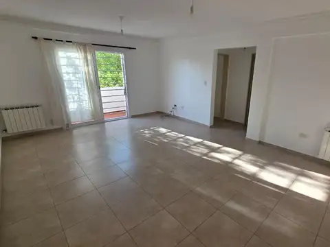 Departamento en alquiler Santa Genoveva con patio