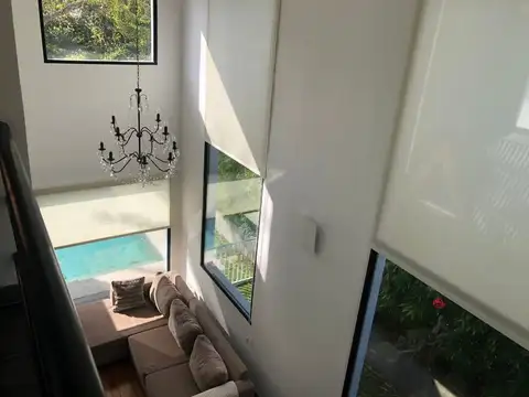 Hermosa casa de cuatro ambientes desarrollada en dos plantas