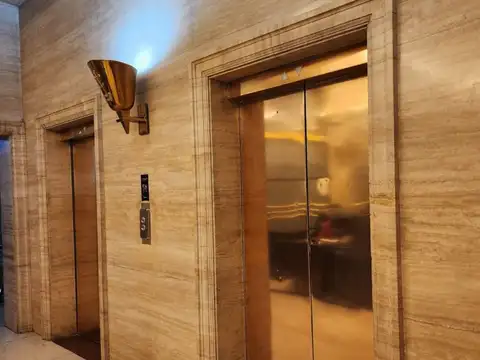 Oficina 7 ambientes con 2 baños