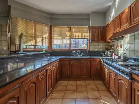 Casa 6 ambientes con 4 baños