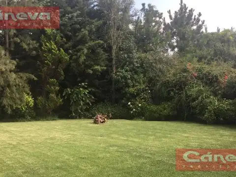 Casa en Alquiler con 3 cocheras