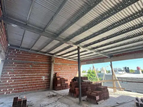 COCHERAS EN COSTRUCCIÓN.