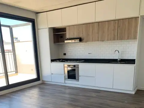 Amplio y luminoso 2 ambientes con cochera y baulera en Villa del Parque