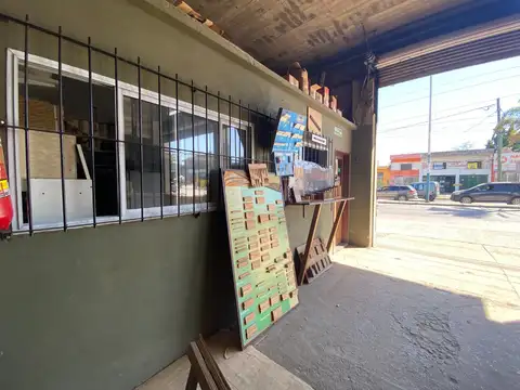 Local Galpón Comercial 340 m2 con oficina + departamento tipo 4 ambientes con quincho