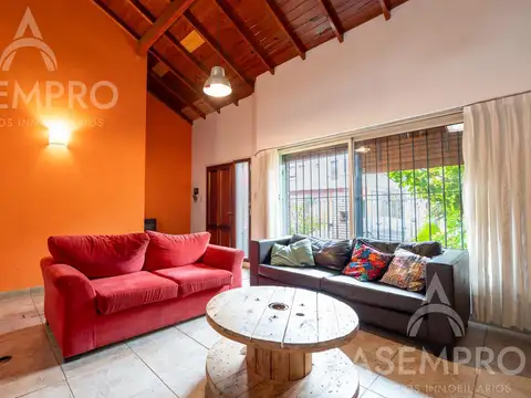 Casa 6 ambientes con 2 baños