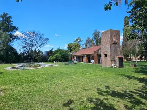 Casa en Venta con 2 cocheras
