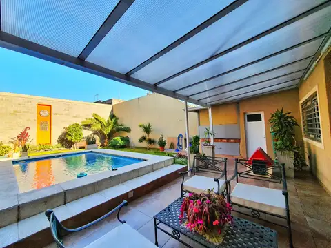 VENTA CASA 5 AMBIENTES VALENTIN ALSINA GARAGE PILETA