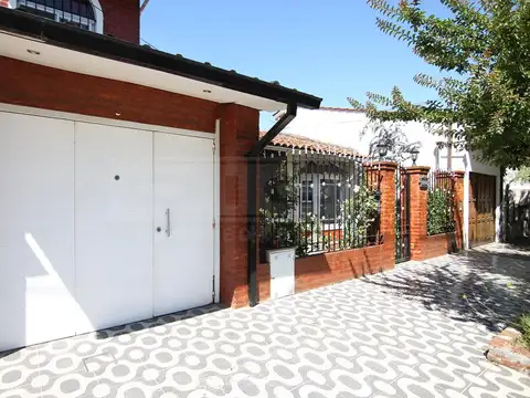 Silveyra al 1100  entre Perito Moreno y Cespedes