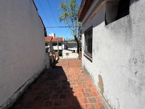 Casa 6 ambientes con 2 baños