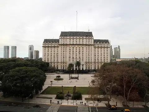 Oficina 10 ambientes con 2 baños