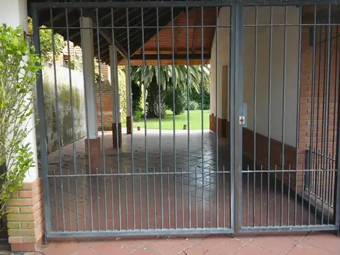 av del Parque  y Los Delfines