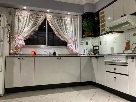 Depto Tipo Casa en Venta en Ramos Mejia, USD 145.000