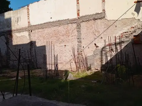 Lote  en Duarte Quirós al 2500