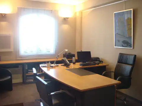 Oficina 6 ambientes con 2 baños