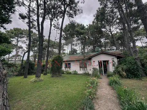 CASA EN VENTA EN PINAMAR - DEL CAZON 1870