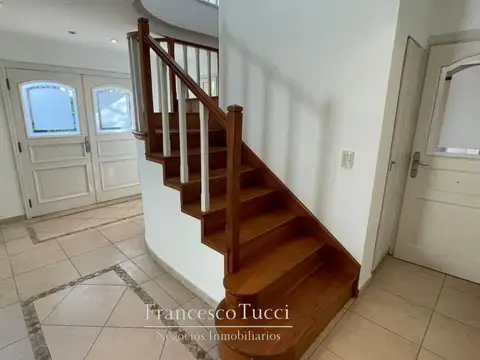 Casa 4 ambientes con 4 baños