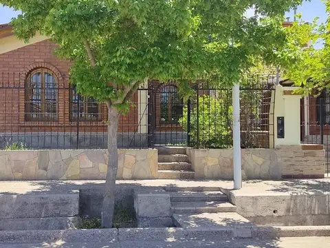 Calle Crisólogo Larralde 1500