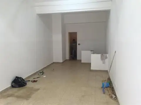 VENTA CON RENTA LOCAL  2 PLANTAS PB. 35 M2 SOTANO 50 M2 TOTAL 85 M2  SIN EXPENSAS 