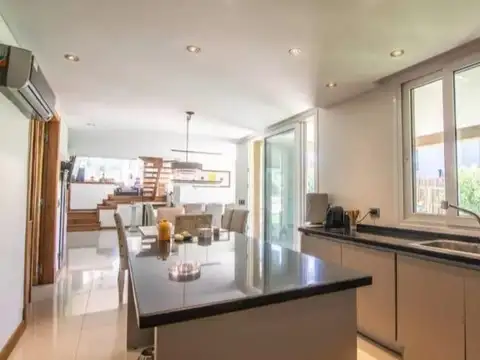 Casa en Venta en El Centauro, USD 300.000