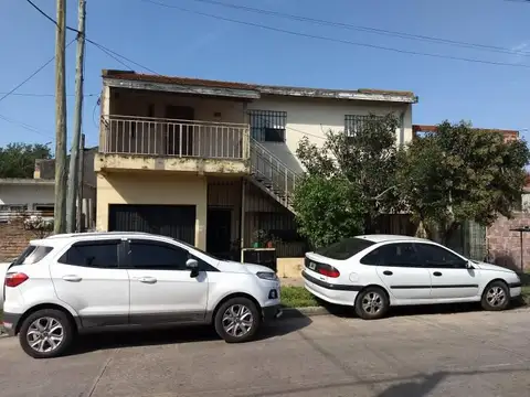 Casa de 3 ambientes   en venta en I. Casanova.