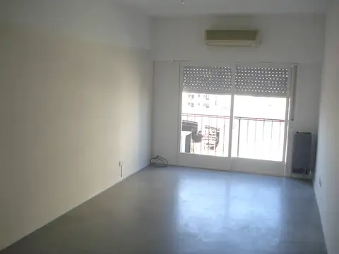 Reconquista 100, Piso 4