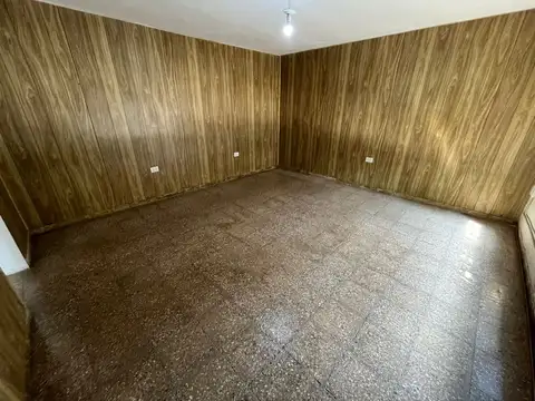 Casa 6 ambientes con 1 baño