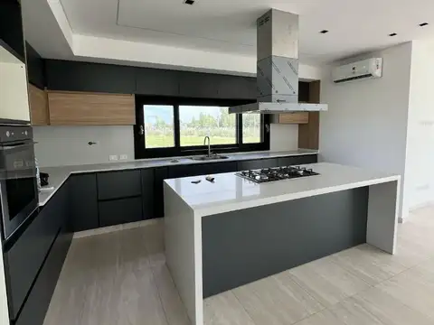 Excelente casa a estrenar en venta - Barrio Terravista