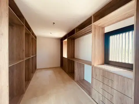 Casa 6 ambientes con 4 baños