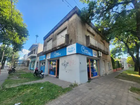 Casa 10 ambientes con 2 baños