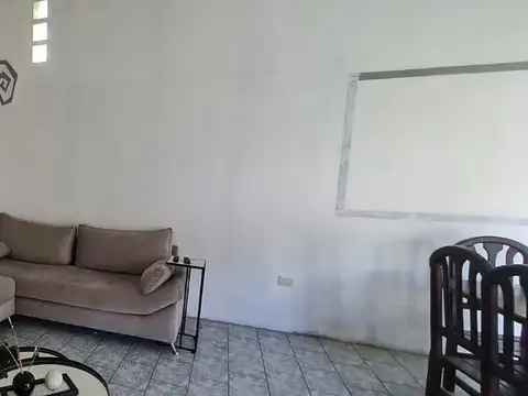 Casa 2 ambientes con 1 baño
