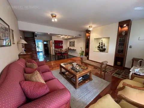 Depto Tipo Casa en Venta de 5 ambientes