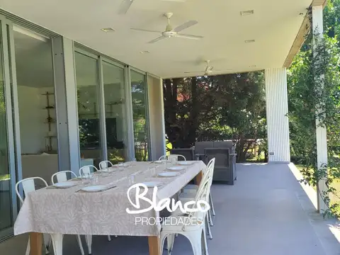 Casa 5 ambientes con 3 baños