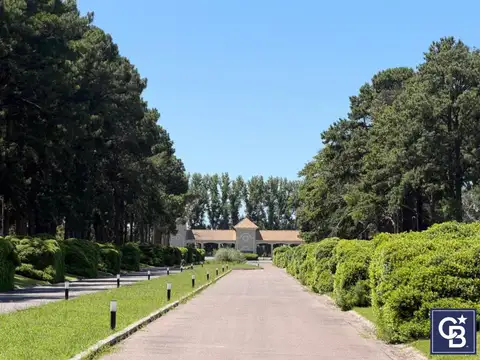 Venta de excelente lote en esquina de 1800m2 en Pinares Golf C.C, Exaltación de la Cruz