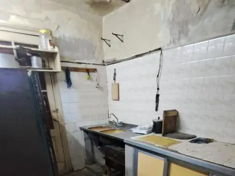 Casa Local En Venta Sobre En Esquina Sobre Av Brasil Y Solís